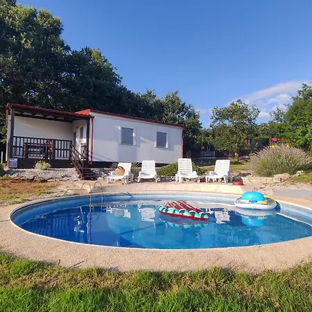 Stunning Home In Tinjan Tinjan